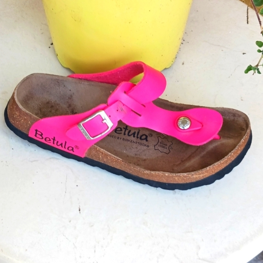 BIRKENSTOCK Betula Pink Gizeh Sandal with Buckle